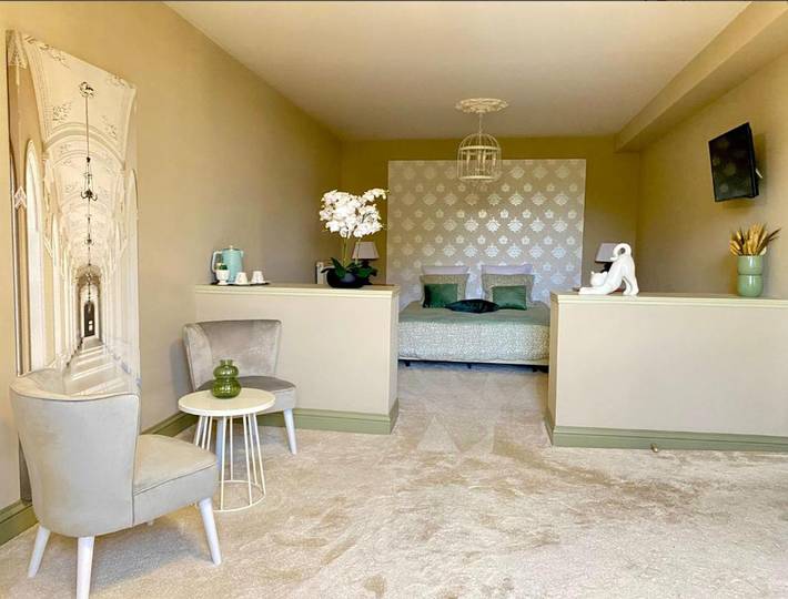 Location de vacances pour 2 personnes, avec terrasse ainsi que jardin et piscine à GY - 2