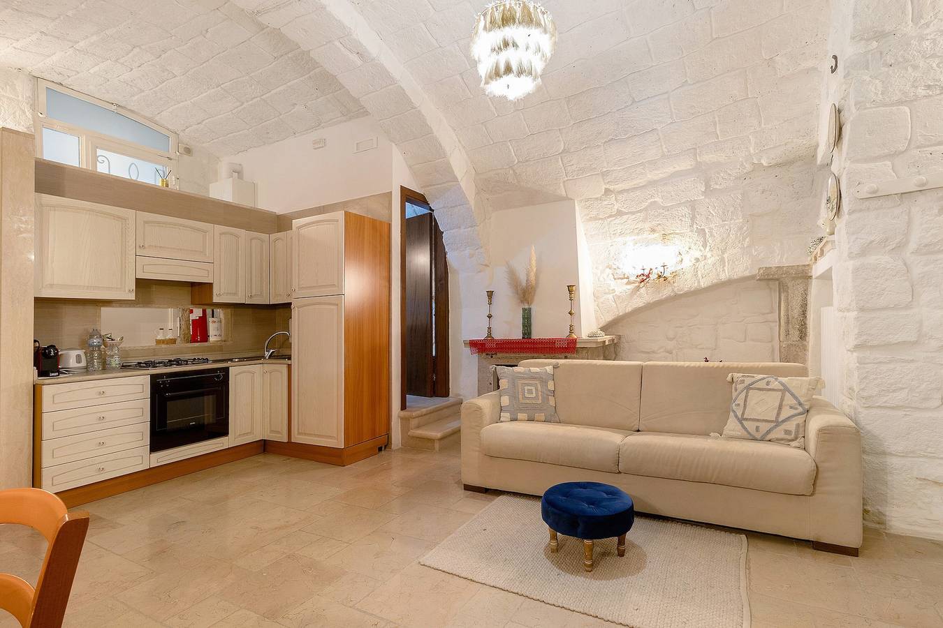 Casa Vacanze 'Charme Room Dimora D'incanto' con Wi-Fi e aria condizionata in Trani, Via Francigena