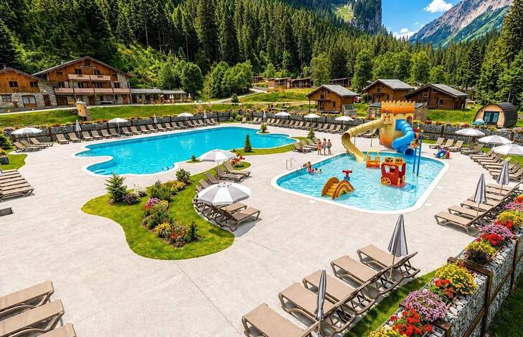 Hôtel pour 6 personnes, avec terrasse et piscine