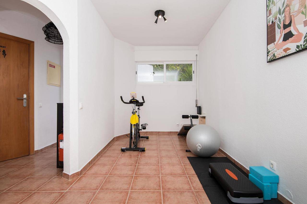 Three-Bedroom House in Praia da Califórnia, Sesimbra