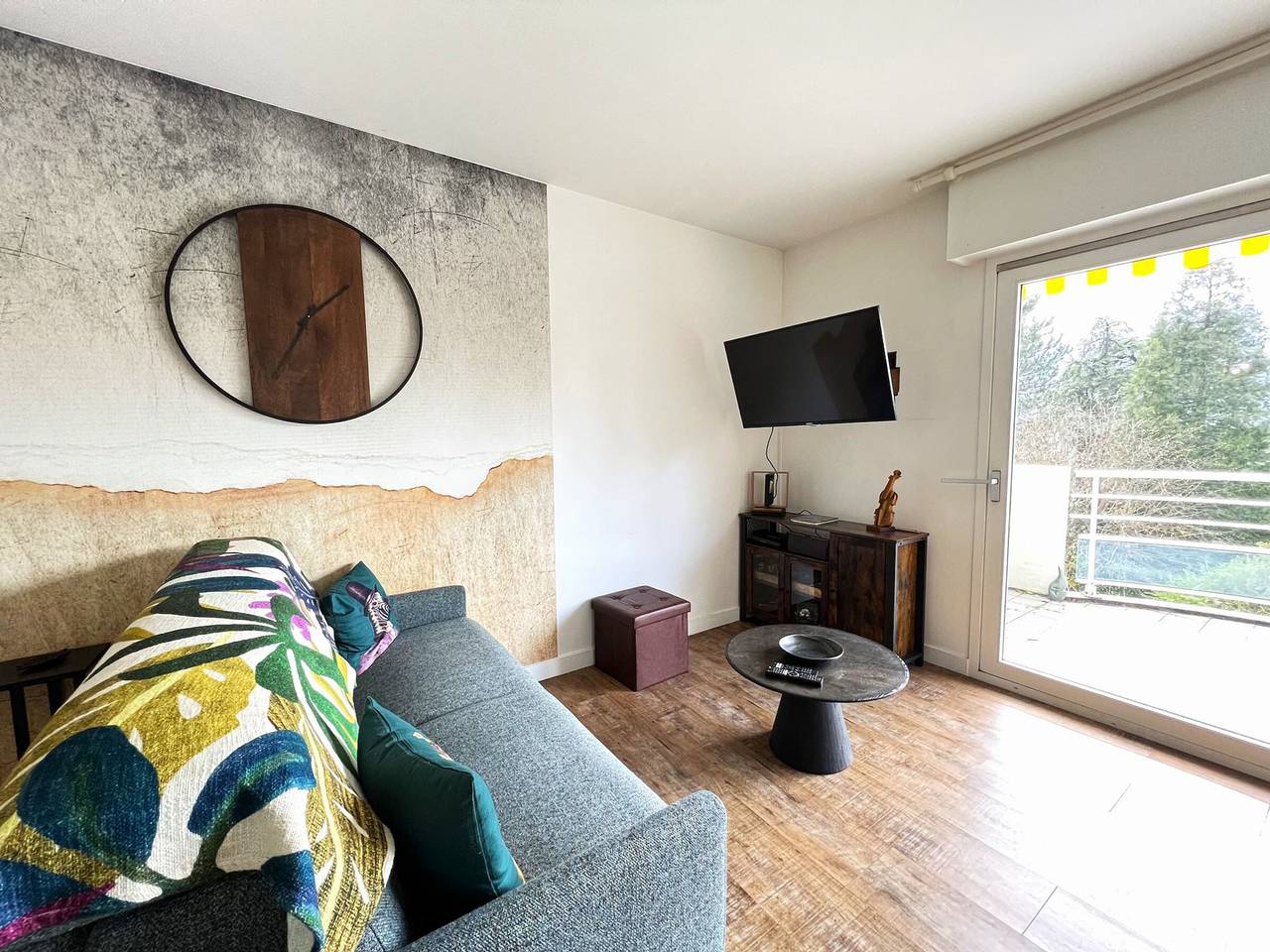 Appartement entier, Bel Appartement T3 avec Vue sur la Dent du Chat et Garage Privé in Aix-les-Bains, Région de Chambéry
