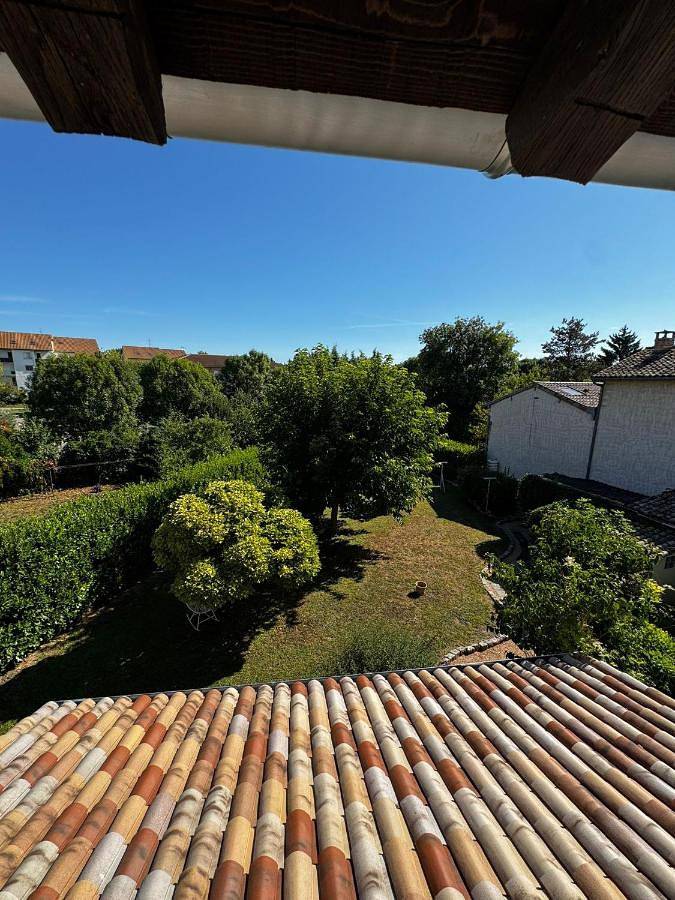 Location de vacances pour 6 personnes, avec Terrasse ainsi que Jardin et Vue à Sancé - 2