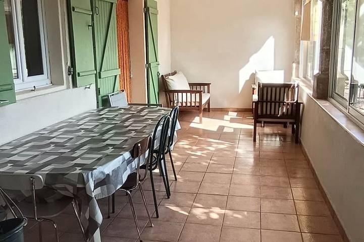 Location de vacances pour 9 personnes, avec balcon, animaux acceptés à La Tour-sur-Orb