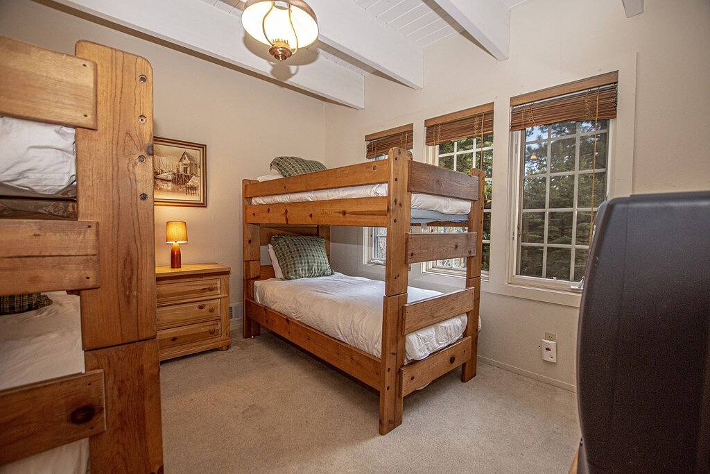 Erschwingliche, komfortable, geräumige Haus in Dollar Point, mit voller Hoa Annehmlichkeiten in Dollar Point, Placer County