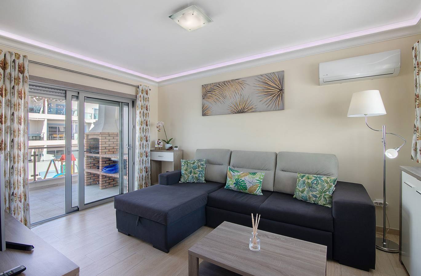 Entire apartment, Apartment 'Numar Residence Aa' with Shared Pool, Wi-Fi and Air Conditioning in Manta Rota, Parque Natural da Ria Formosa