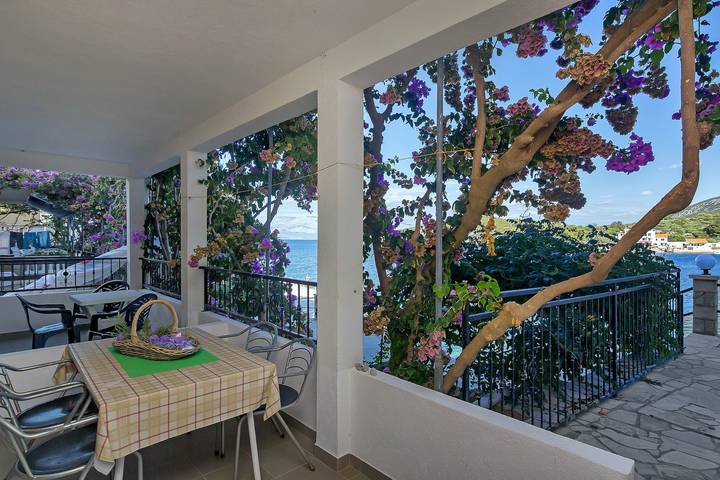 Appartamento per 5 persone, con balcone/terrazza, con animali domestici sull' Isola di Lesina