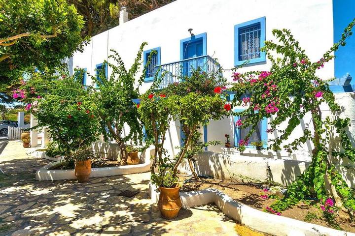 Villa voor 7 personen, with Balkon and Terras as well as Tuin in Leros