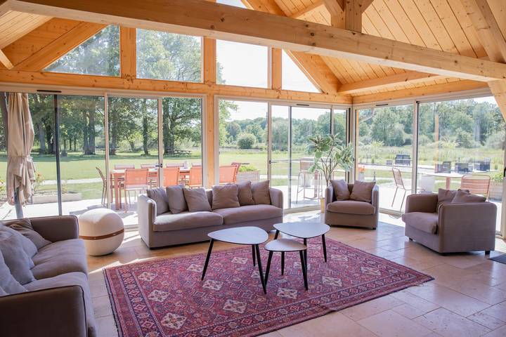 Gîte pour 40 personnes, avec jardin et vue sur le lac à Saint-Viâtre - 2