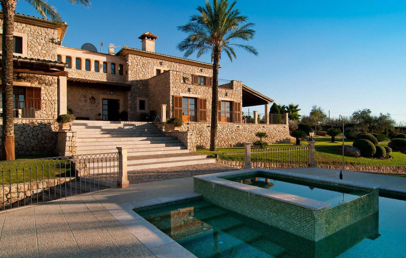 Charming Ariany Apartment with Terrace and Pool in Ariany, Majorca Center