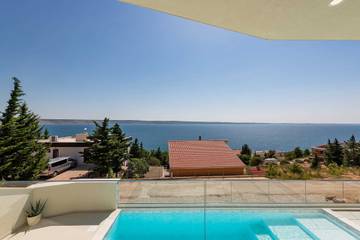 Villa für 6 Personen, mit Terrasse und Pool sowie Sauna in Starigrad Paklenica