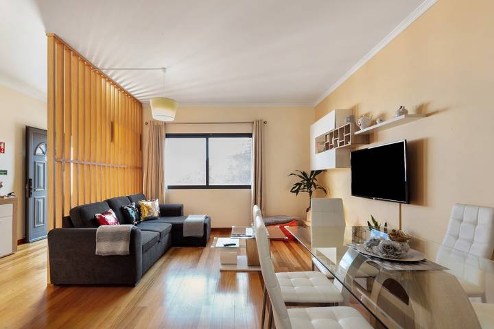 Ferienhaus "Moradia Casa Feliz" mit Privaten Terrassen und Wlan in Santa Cruz (Madeira), Madeira