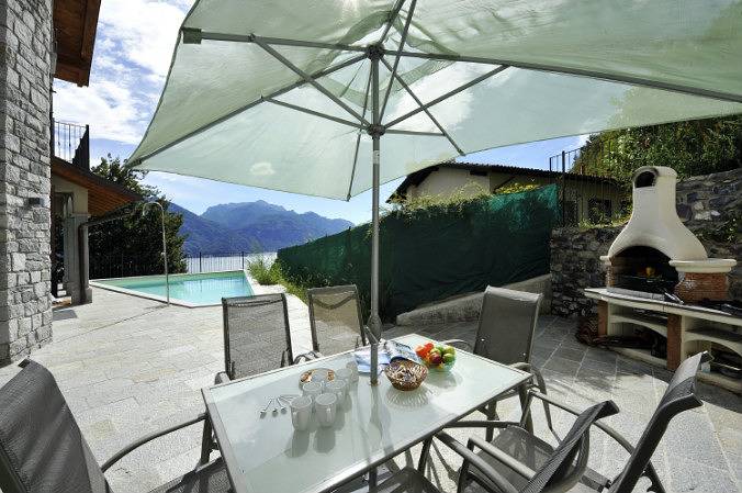 Agriturismo con piscina per 9 persone, con piscina e vista lago nonché balcone, adatto a famiglie con bambini sul Lago di Como
