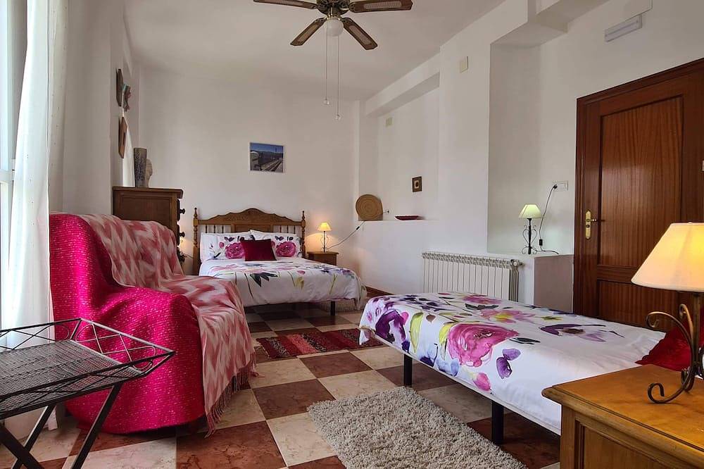 Casa Alta es una casa elegantemente restaurada ubicada en el Parque Natural Subbética. in Priego de Córdoba, Sierras Subbéticas