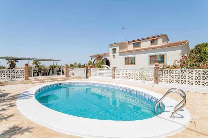 Ferienhaus für 7 Personen, mit Terrasse und Garten sowie Pool und Ausblick
