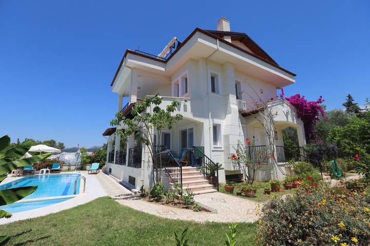 Chalet para 10 personas, con vistas al mar además de jardín y piscina - 1