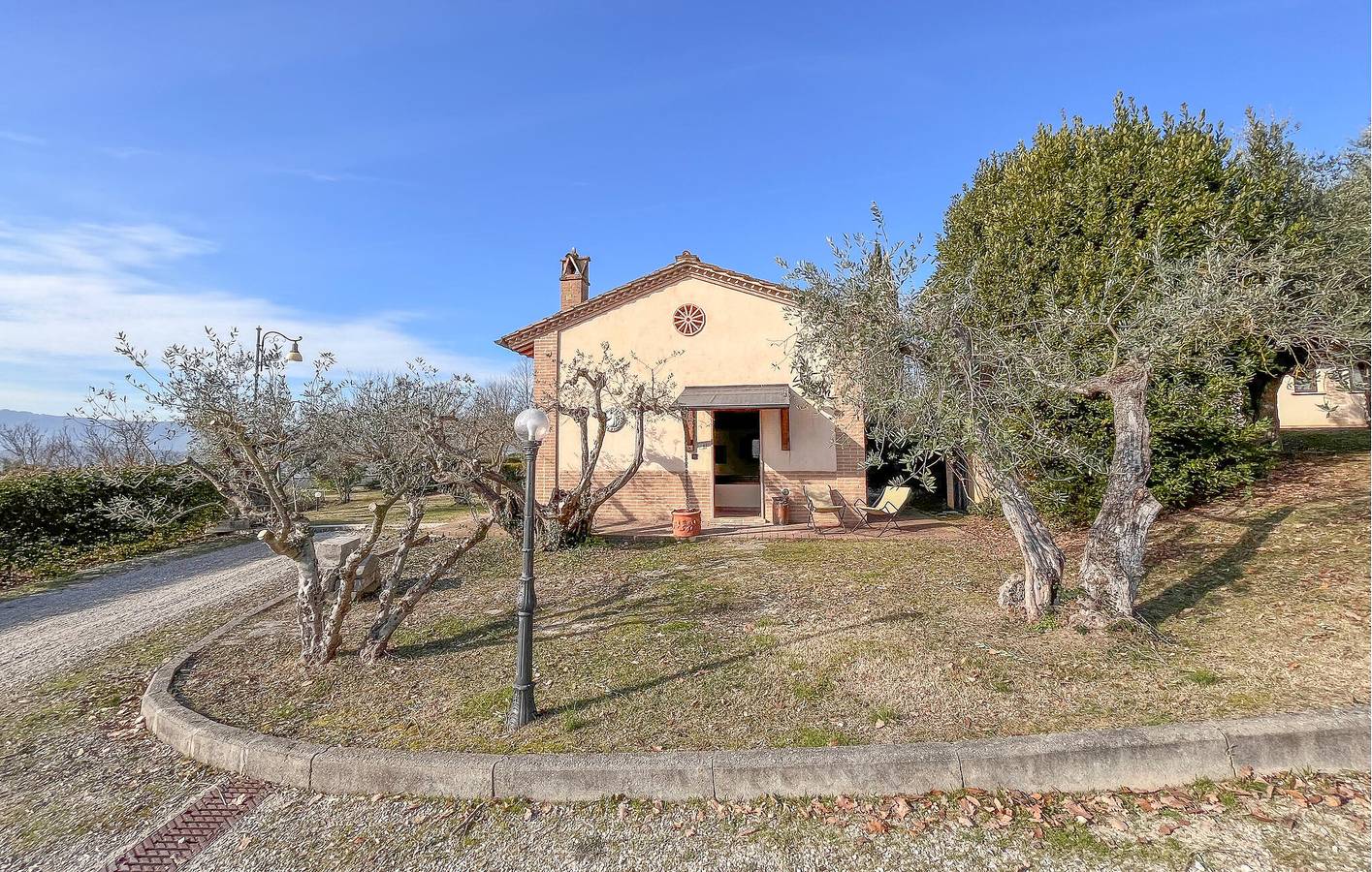 Paradies mit Seeblick - Geräumiges Apartment mit Pool und Parkplatz in Magione, Lago Trasimeno