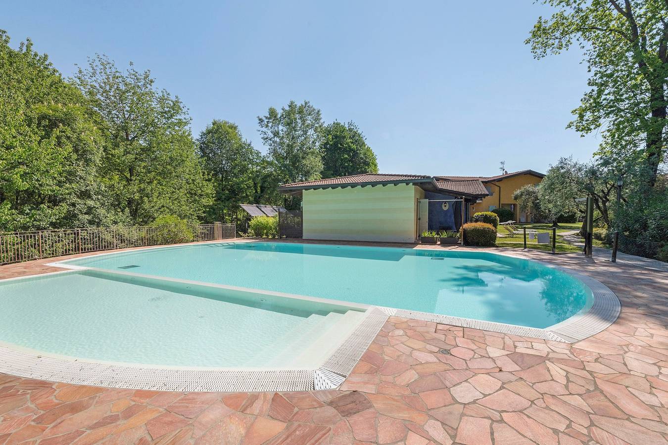 Ganze Wohnung, Il Ruscello – 3-Zimmer-Wohnung im Erdgeschoss in Manerba del Garda, Gardasee-Berge