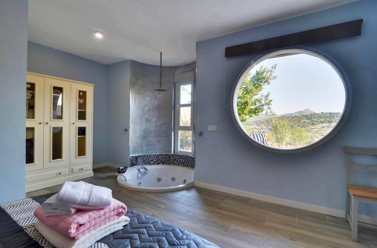 Almenaralove Bellaluna in Robledo de Chavela, Provincia de Madrid