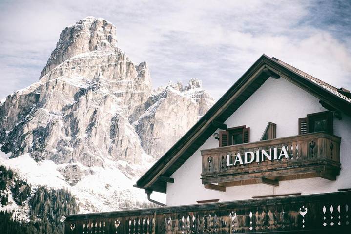 Hotel für 4 Personen, mit Terrasse und Garten in Corvara in Badia