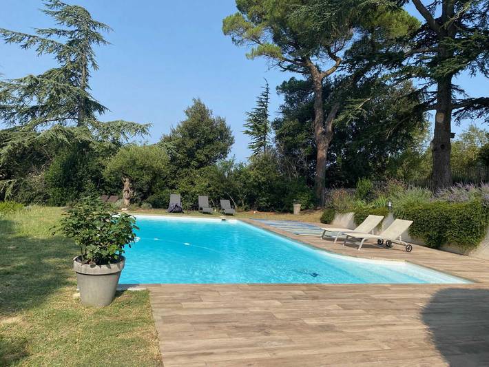 Gîte pour 8 personnes, avec Terrasse ainsi que Jardin et Piscine