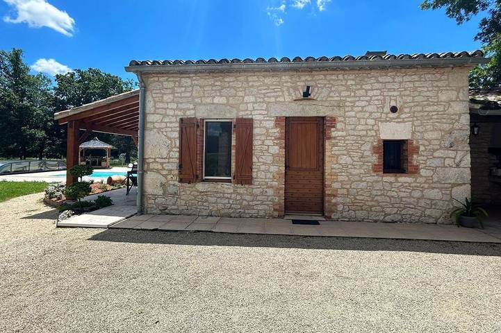 Location de vacances pour 2 personnes, avec Jacuzzi ainsi que Terrasse et Jardin à Cayriech - 4