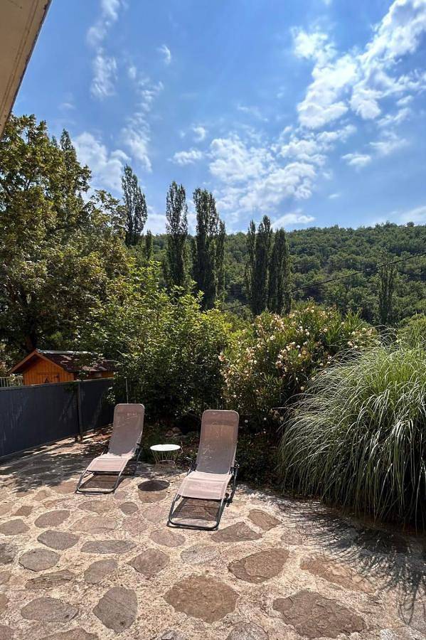 Gîte pour 5 personnes, avec vue ainsi que jardin et terrasse à Montjaux - 4