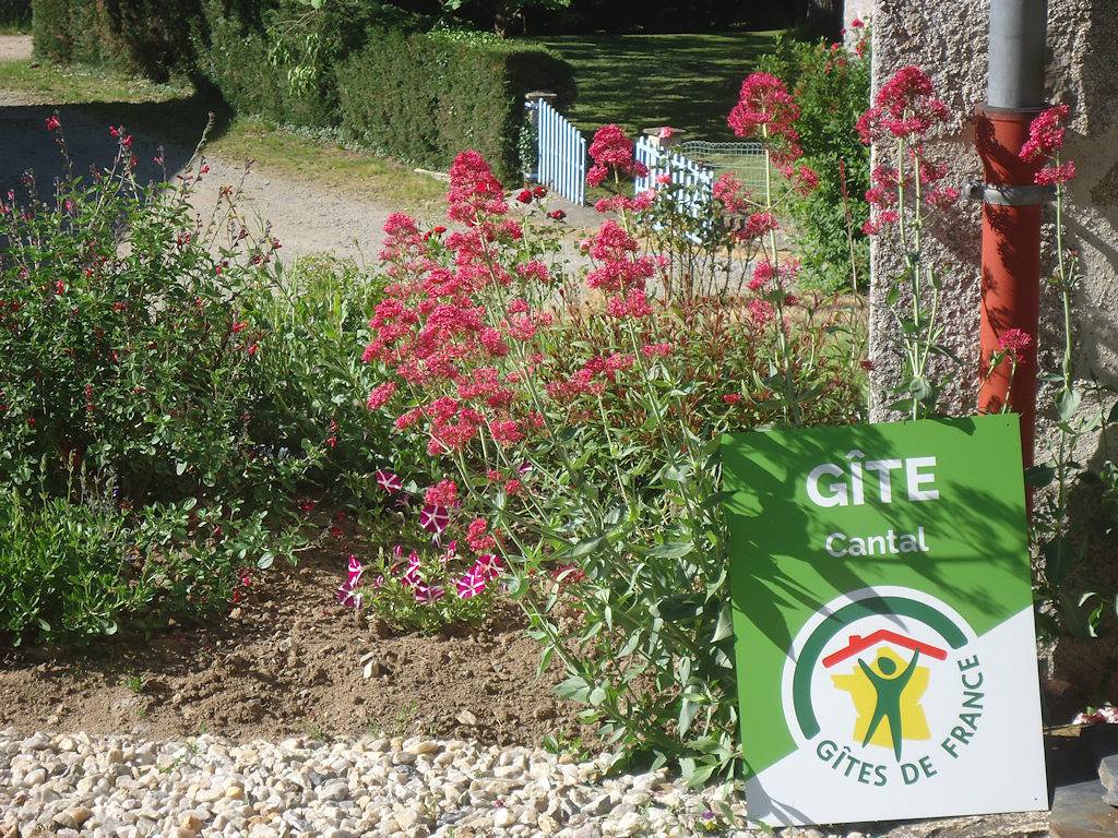 Gîte Le Cantou, près du lac de Saint-Étienne-Cantalès in Le Rouget-Pers, Région d'Aurillac