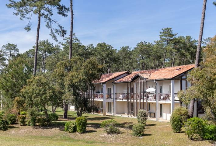 Appartement de vacances pour 6 personnes, avec Terrasse ainsi que Jardin et Piscine
