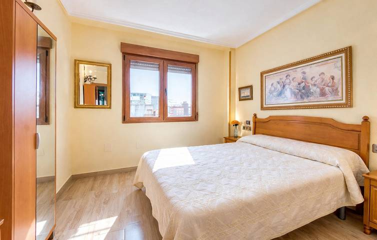 Appartamento intero, Accogliente, a 1 km da Platja de Venècia: spazioso appartamento con 2 camere da letto e terrazza in Platja Nord de Gandia (Gandia), Playa de Gandía