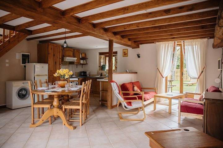 Location de vacances pour 5 personnes, avec piscine et jardin dans Teillay
