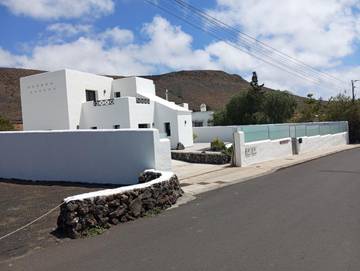 Casa rural para 8 personas, con piscina además de vistas y balcón en Haría