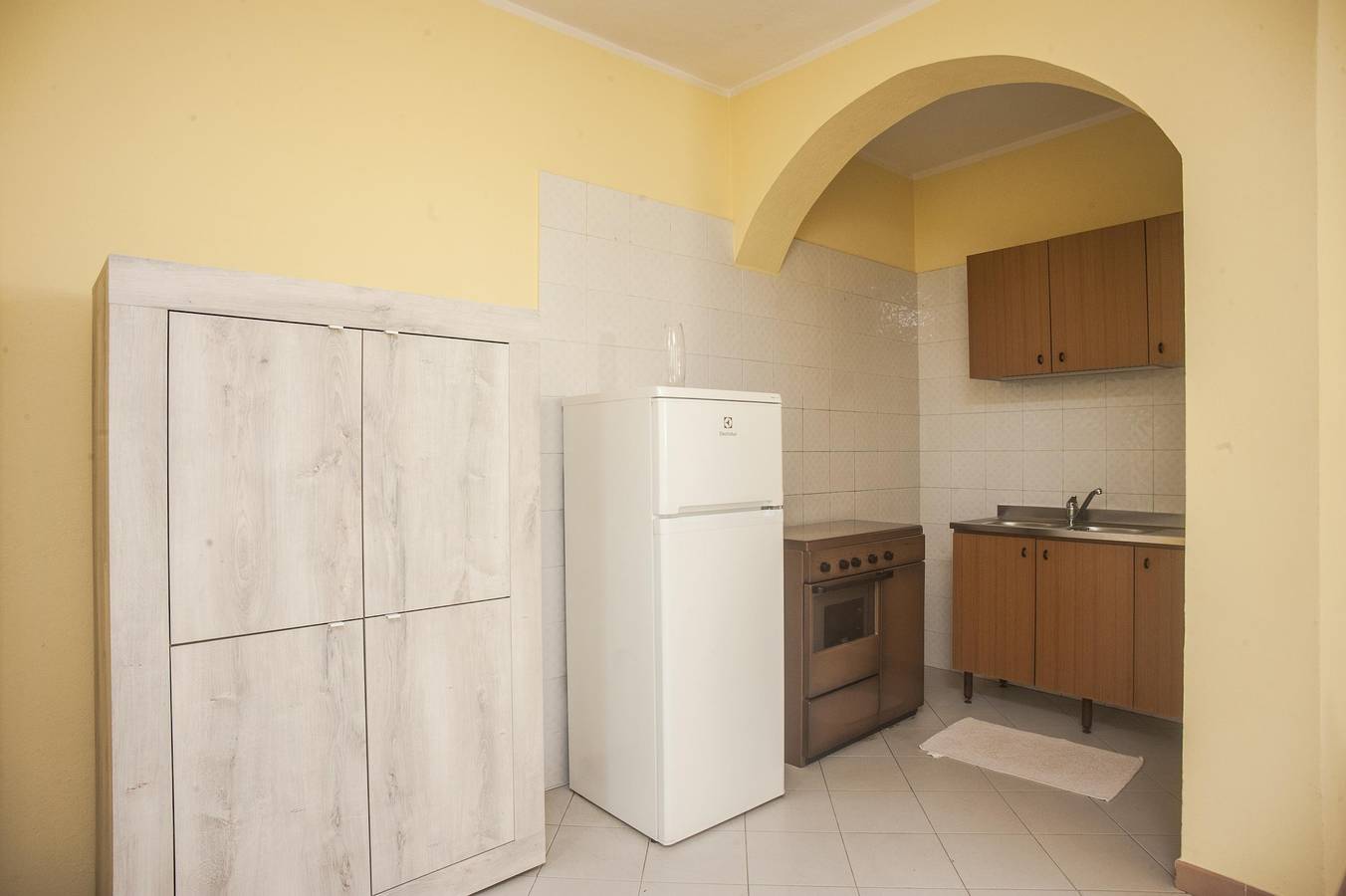 Apartment "Cindy" with Mountain View, Wi-Fi, A/C, Balcony, Terrace & Garden in Villa San Pietro, Cagliari Province