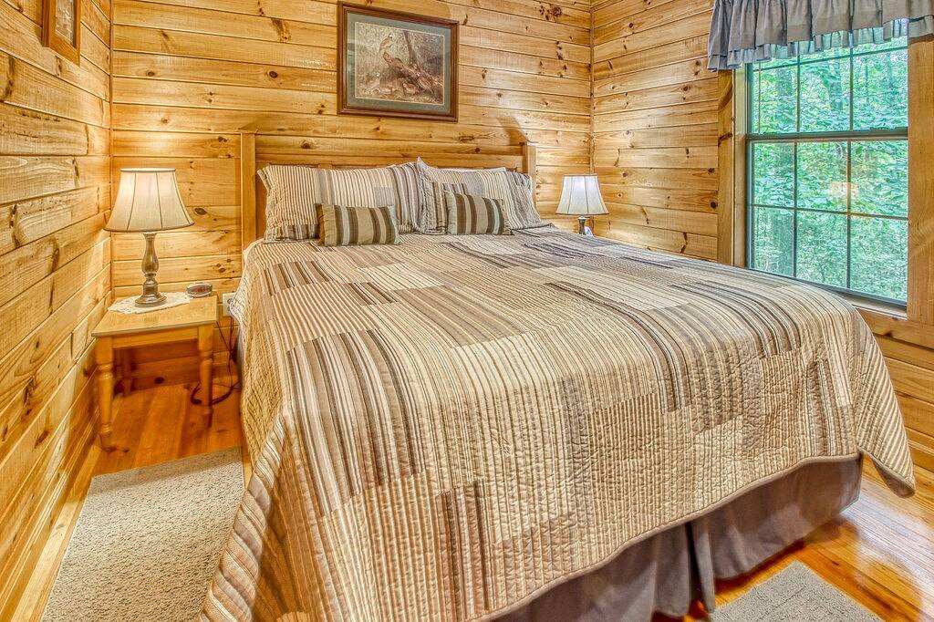 Entzückende & hundefreundlich w / Whirlpool, Air-Hockey, firepit! Nähe State Park! in Chattahoochee National Forest