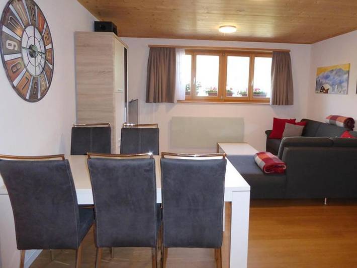 Ferienwohnung für 6 Personen, mit Terrasse in Cumbel