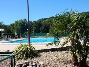 Mobil home pour 6 personnes, avec terrasse et piscine à Espalion