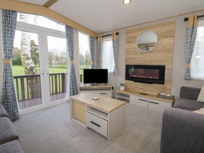 Caravan for 4 people, with garden in West Midlands