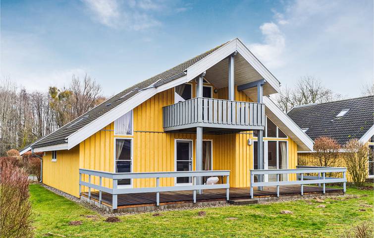 Ferienhaus für 6 Personen, mit Whirlpool und Sauna sowie Terrasse und Garten in Rechlin