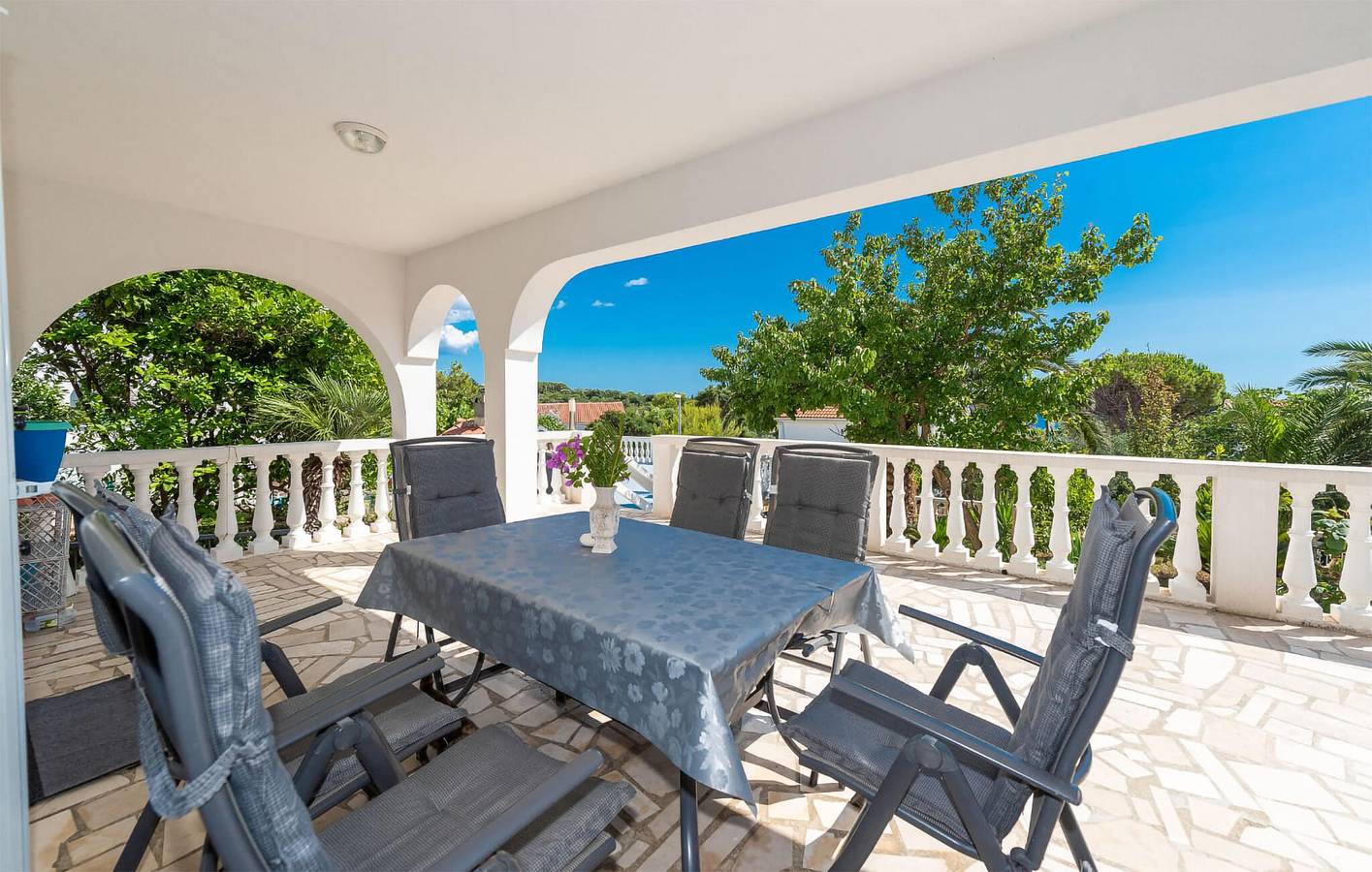 Appartamento intero, Rifugio sul mare: appartamento moderno con terrazza e barbecue in Novaglia, Pag