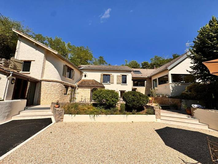 Location de vacances pour 12 personnes, avec jardin ainsi que piscine et vue, animaux acceptés à Beaune - 4