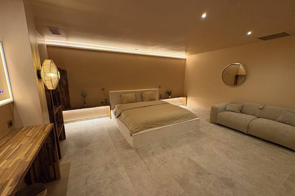 Appartement entier, Spa suite privatif avdc Jacuzzi, sauna, douche sensoriel, siège japonais massage in Poitiers, Vienne (France)
