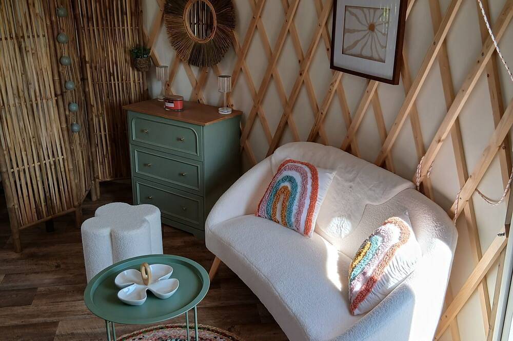 Yurt-des voyageurs-Confortable-Baño privado con ducha-Sin vista in Clermont-Créans, Sarthe