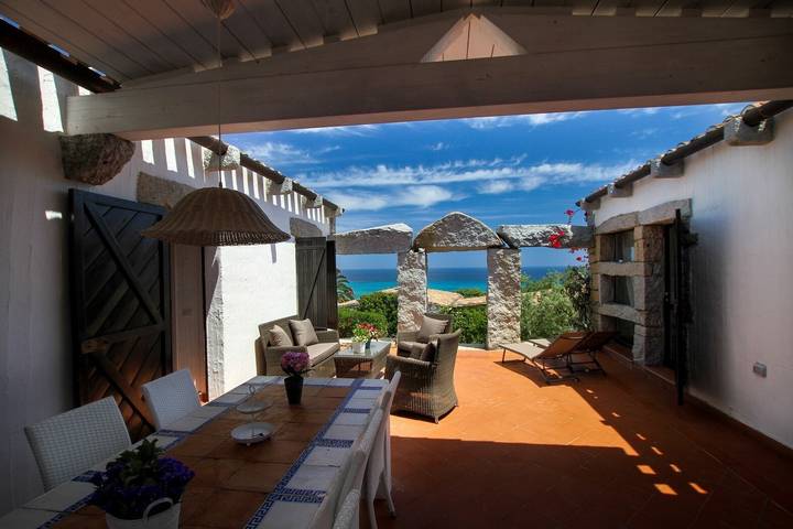 Villa 'Casa 14' con vistas al mar, terraza privada y aire acondicionado in Castel Sant'Elmo, Castiadas