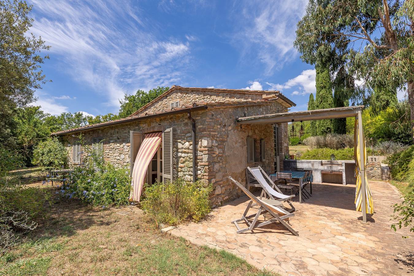 Landhaus 'Casale Per 4 Persone' mit Gemeinschaftspool, Wi-Fi und Klimaanlage in Montecatini Val di Cecina, Etruskische Küste