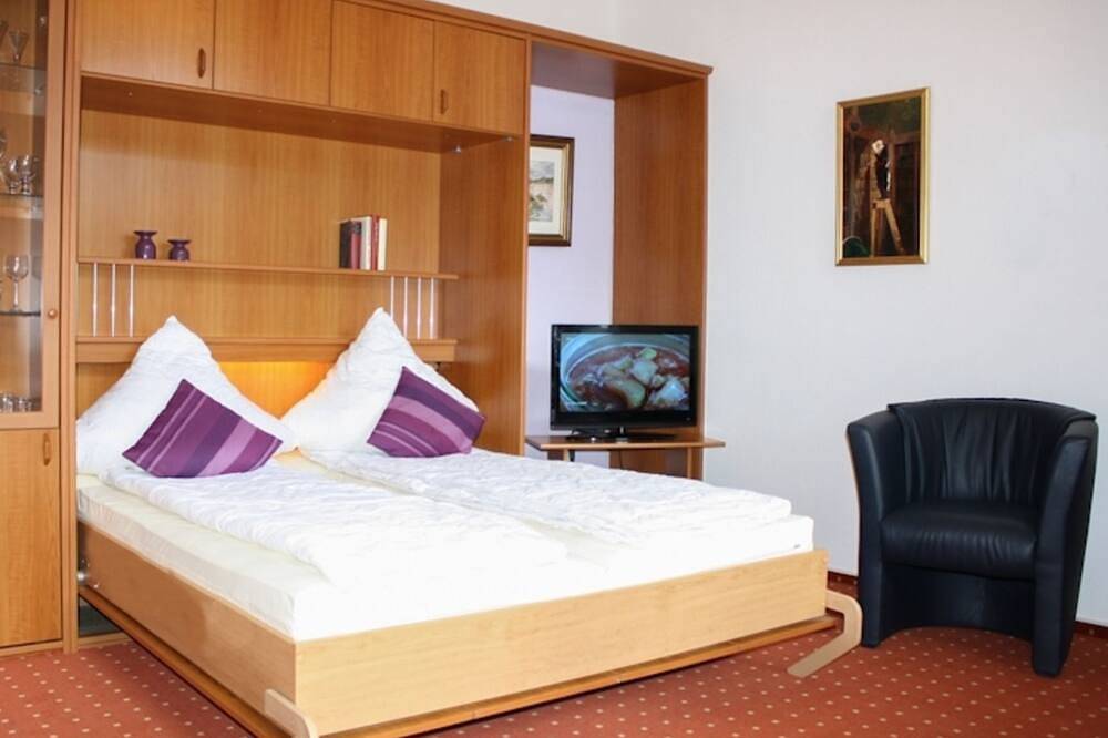 Ganze Wohnung, 1-Raum Fewo Nr. 2, 28m², 1. Etage, West - Waldhaus Gronenberg in Pönitz am See, Scharbeutz