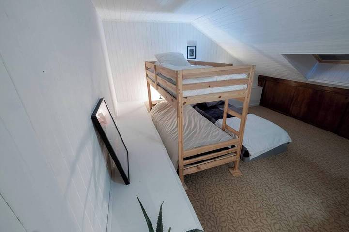 Ganze Wohnung, Bright duplex apartment with valley views in Saint-Léger-les-Mélèzes, Nationalpark Écrins