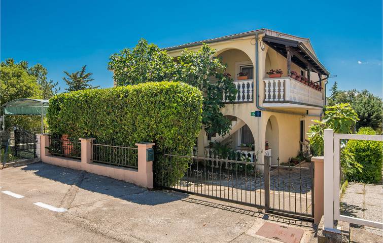 Ferienwohnung für 6 Personen, mit Terrasse in Pinezici