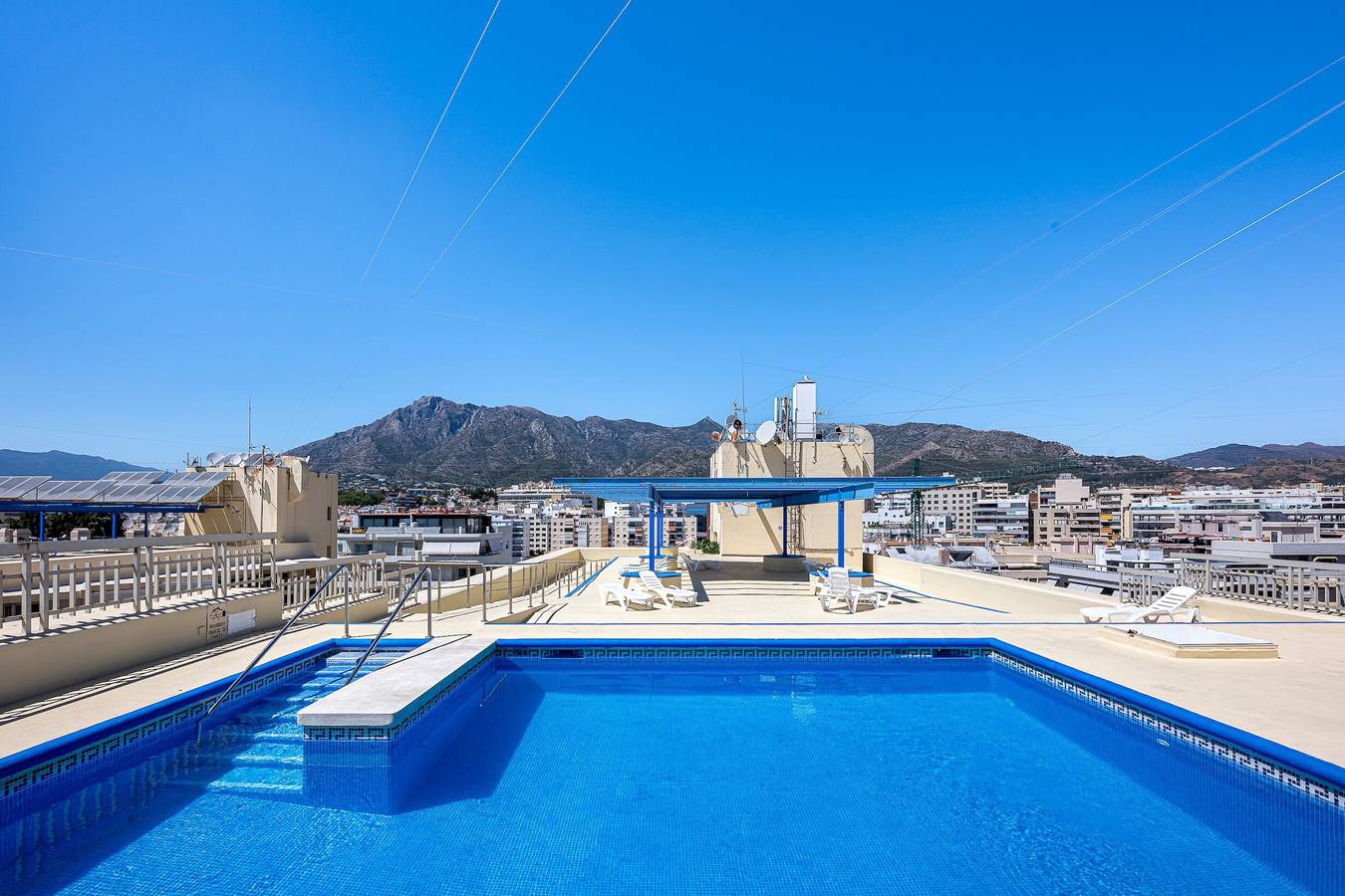 Ganze Wohnung, Modernes Apartment direkt am Strand auf der Promenade von Marbella in Marbella Zentrum, Marbella