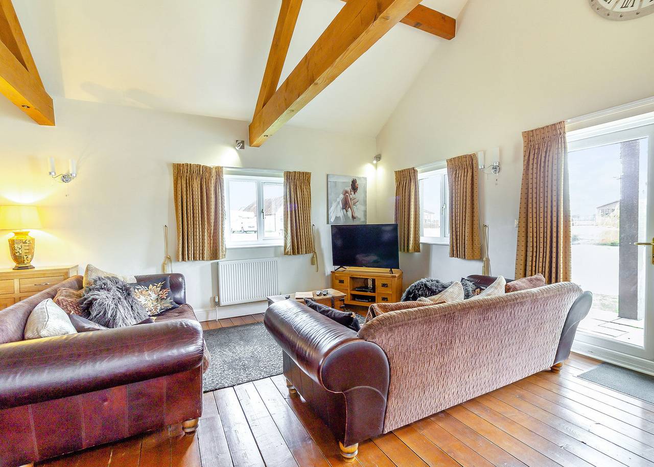 Lakeside Log Cabin in Lincolnshire