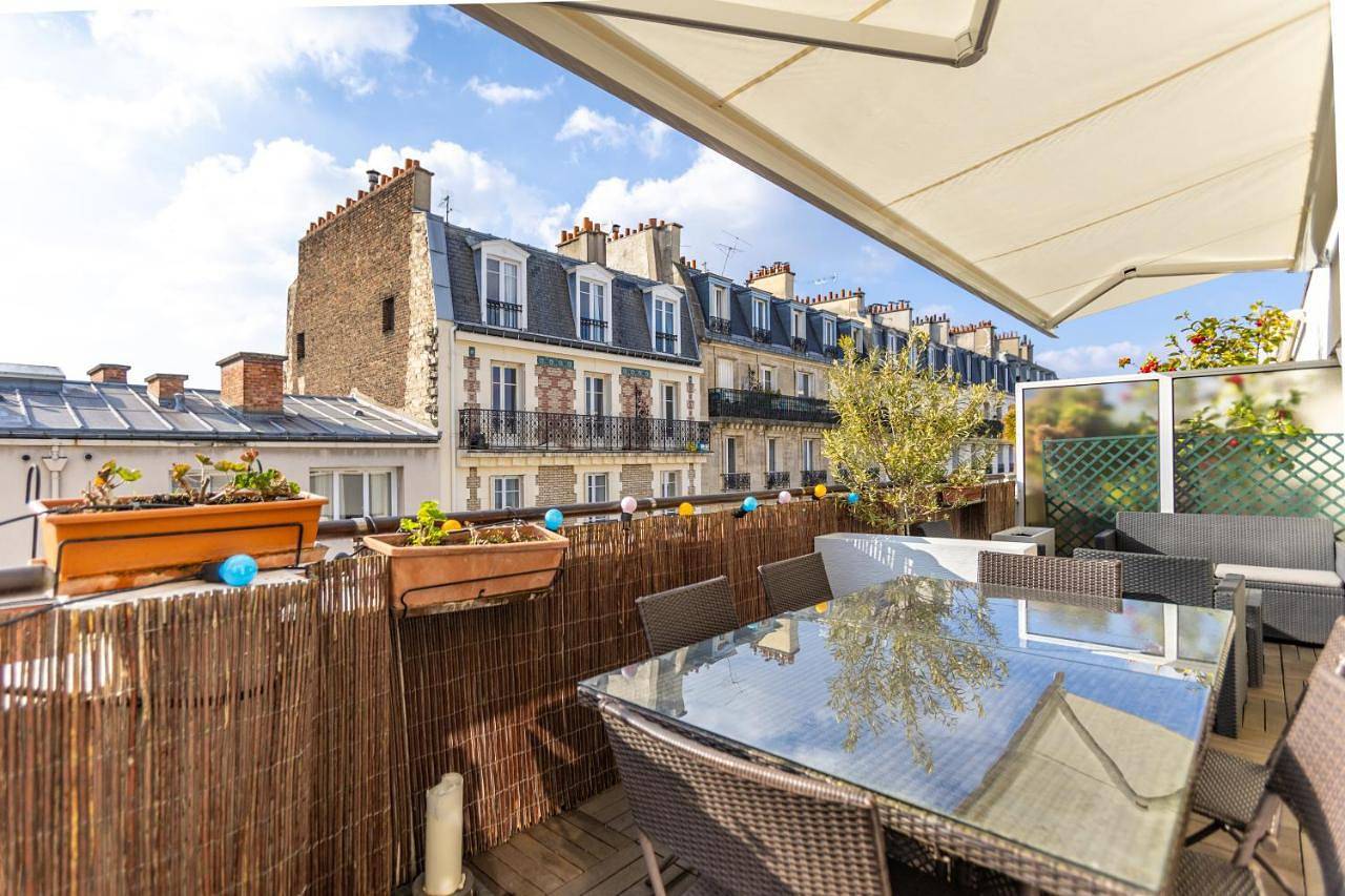 Double Room with Private External Bathroom and Terrace in Paris, Île de France