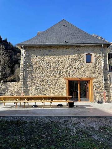 Gîte pour 15 personnes, avec terrasse, animaux acceptés à Guchen